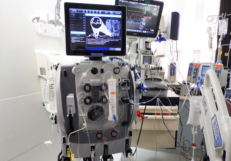 Dialysis machine specially equipped to deliver mesenchymal stem cell therapy via the SB-101 device (Sentien Biotechnologies, Lexington, MA)